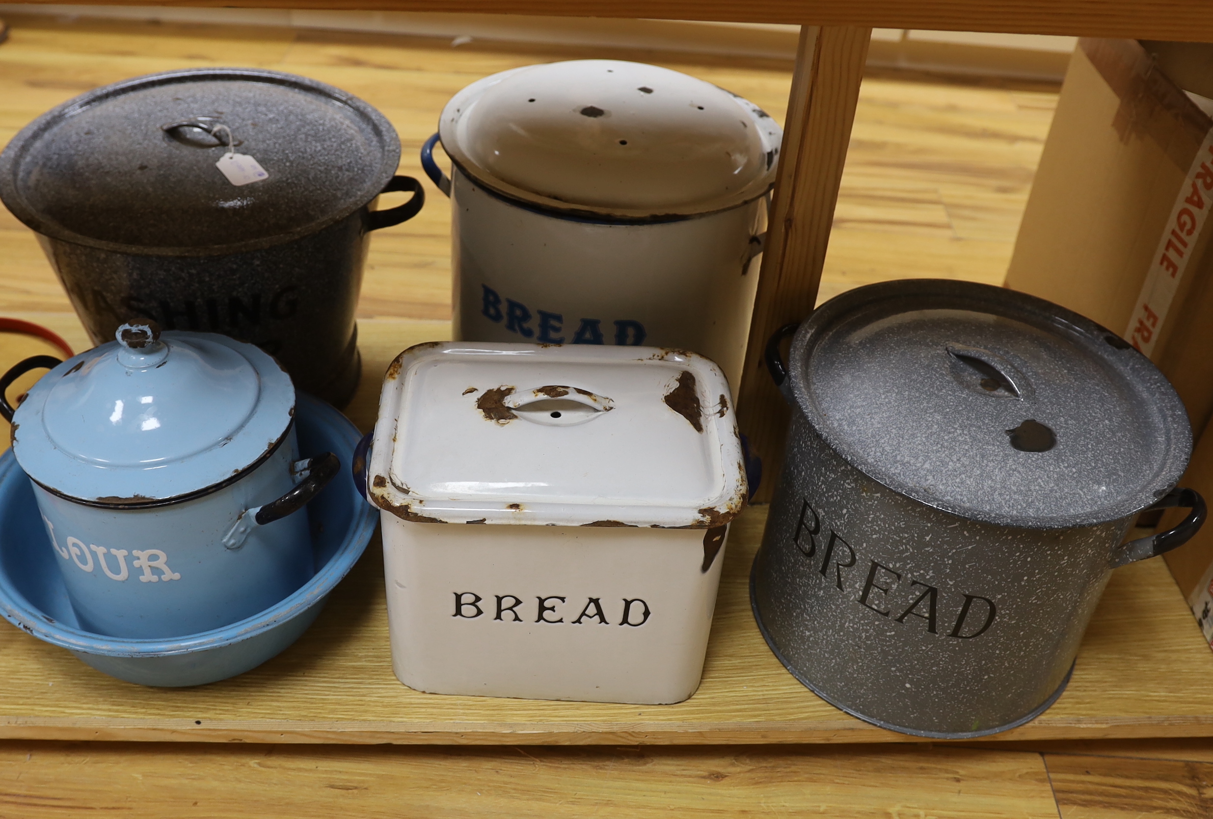 A quantity of enamelled kitchenalia